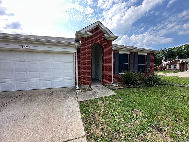 4013 Shiraz Dr — Photo 2