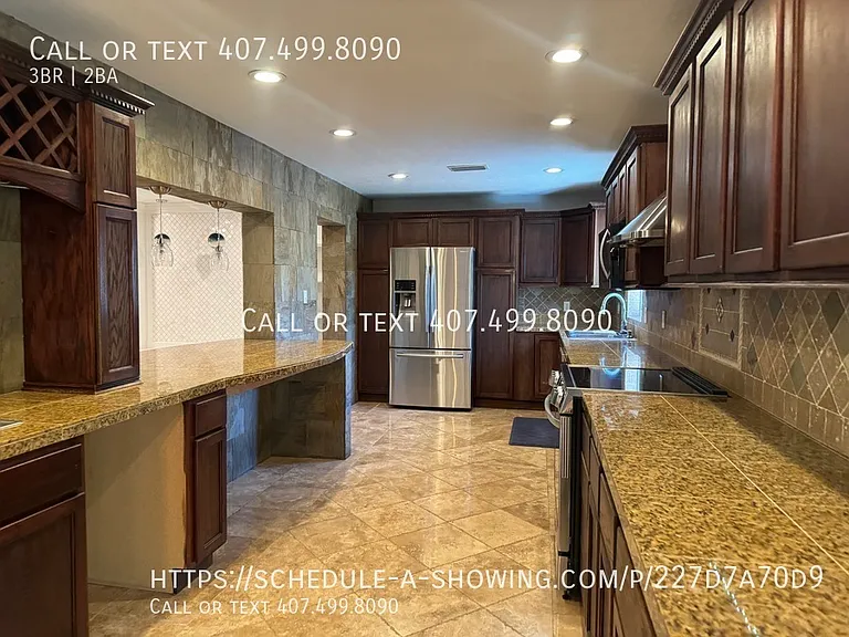510 Oak Ln — Photo 2