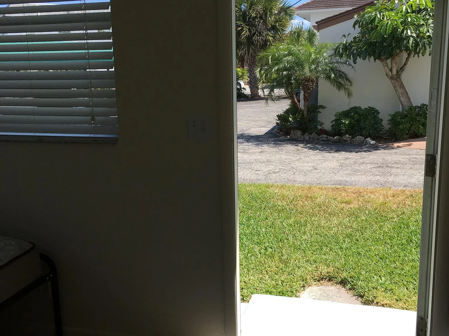 Studio, 150 sqft, $1,000 — Photo 3