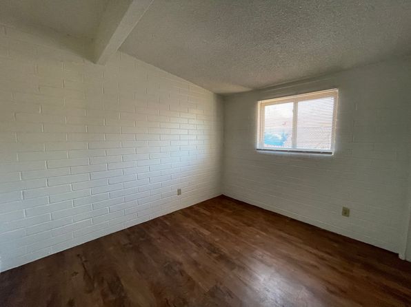 4206 E Los Robles St
