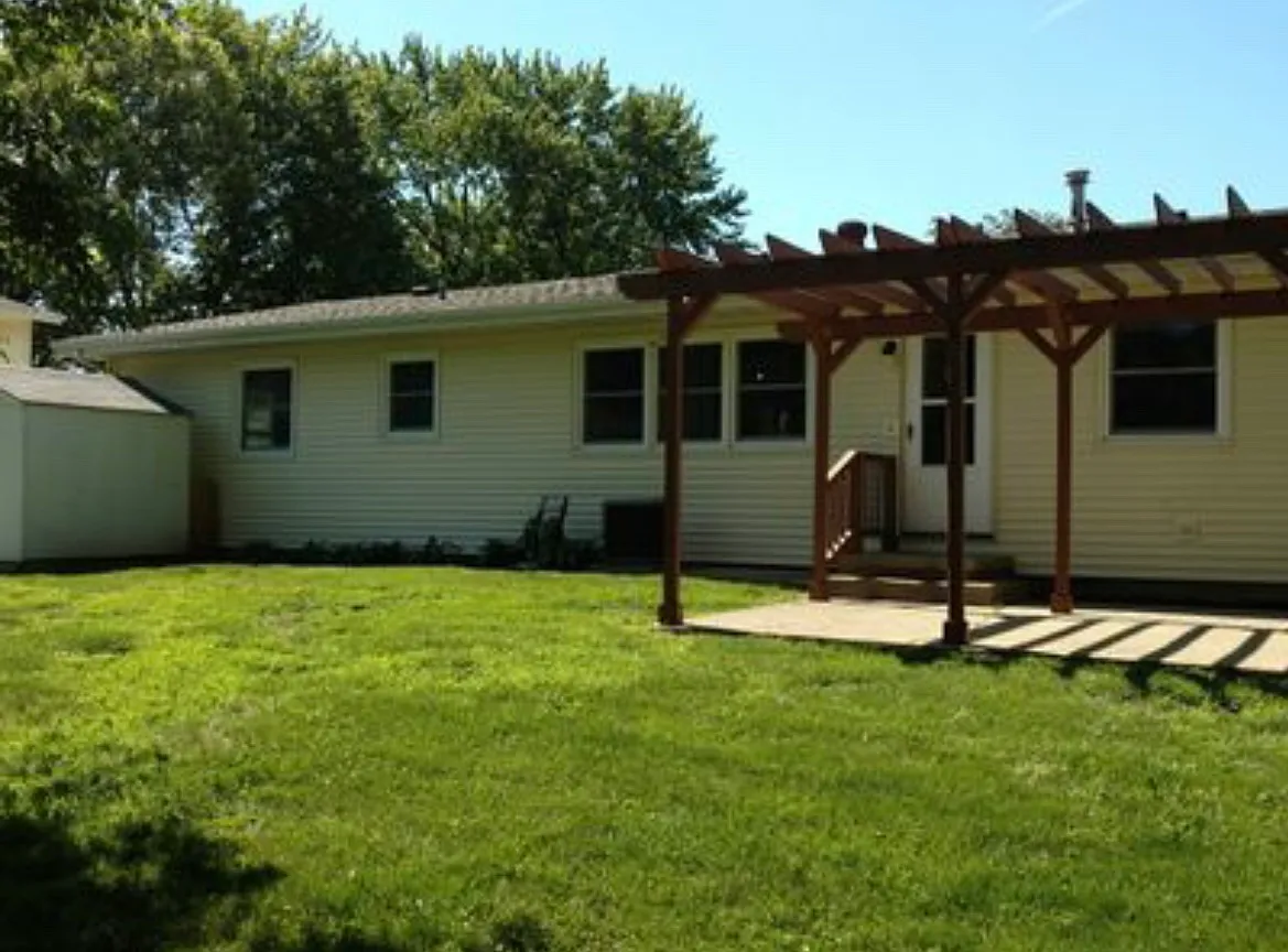 3 bed, 1274 sqft, $1,950 — Photo 2