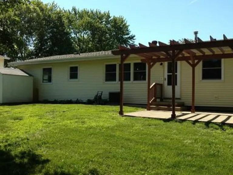 2104 Tamarack Ct — Photo 2