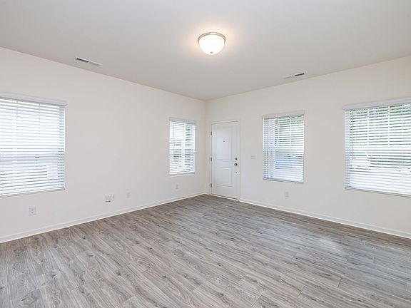 4th image of 436 Kinnerton Pl