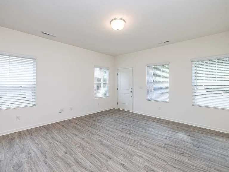 436 Kinnerton Pl — Photo 4