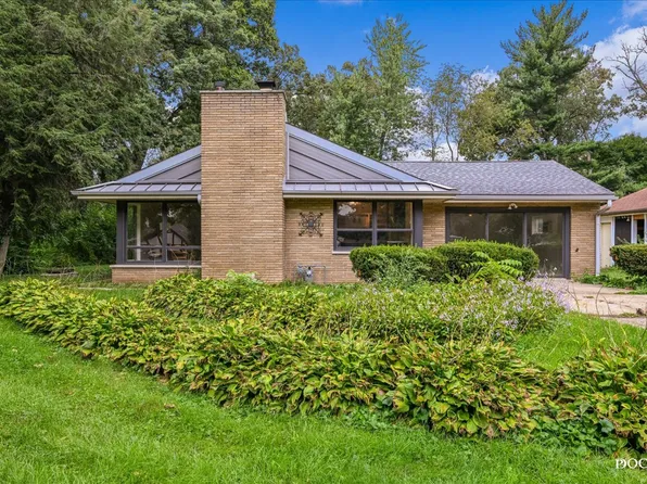 43W484 Scott Rd, Sugar Grove, IL 60554