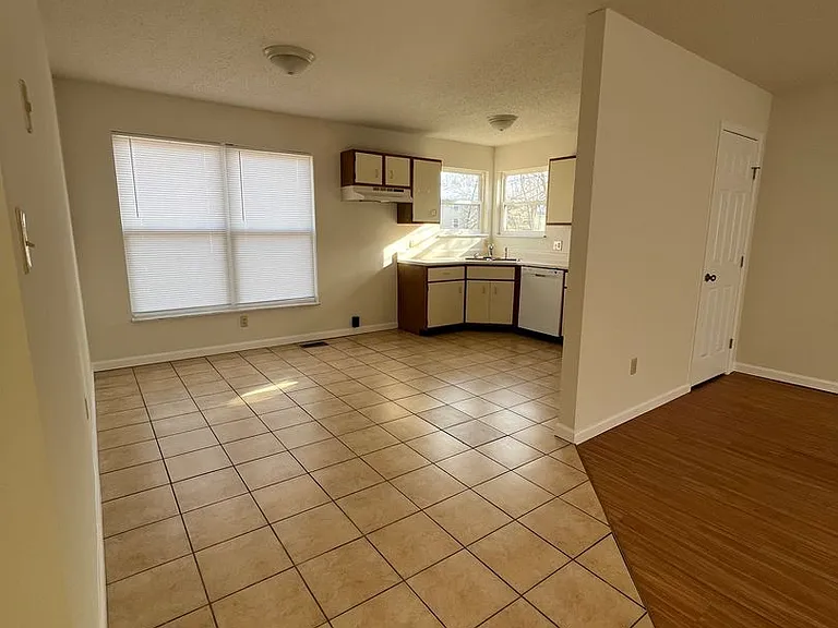 602 Bristol Ct — Photo 6