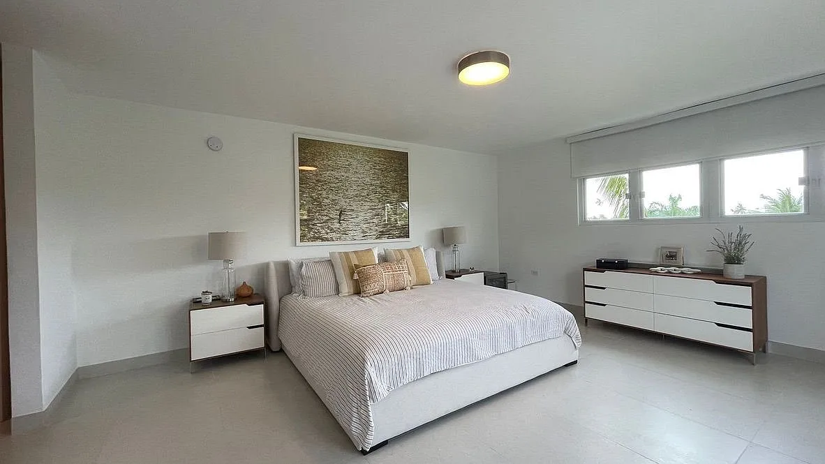 4 bed, 4.5 bath, 3000 sqft, $8,900 — Photo 4