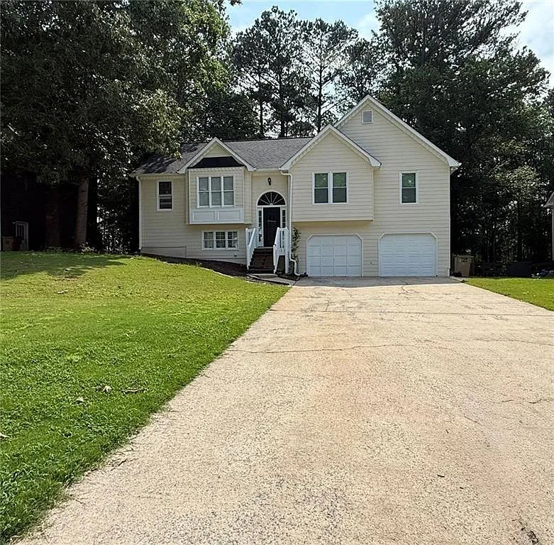 4 bed, 2.0 bath, 3106 sqft, $2,600 — Photo 1