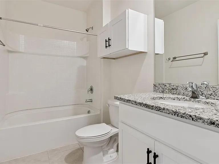 4373 Deleon St — Photo 15