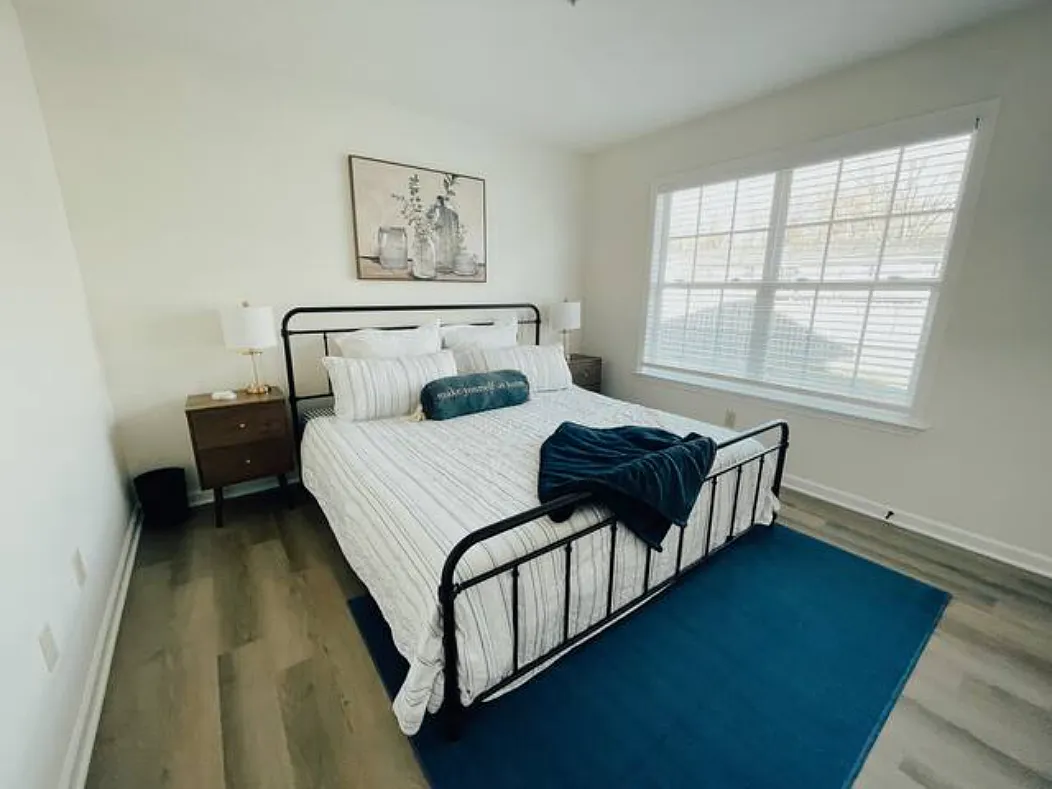 2 bed, 922 sqft, $1,650 — Photo 3