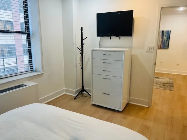 150 West 51st Street image 4 of 15