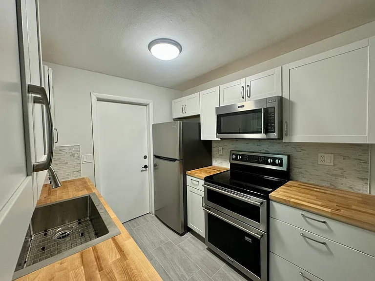 2934 Webley Dr — Photo 9