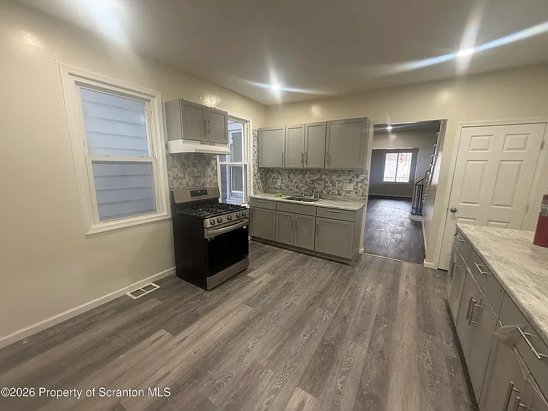 216 Horton St — Photo 2