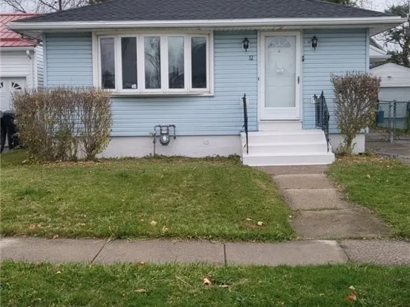 12 Krakow St, Lackawanna, NY 14218