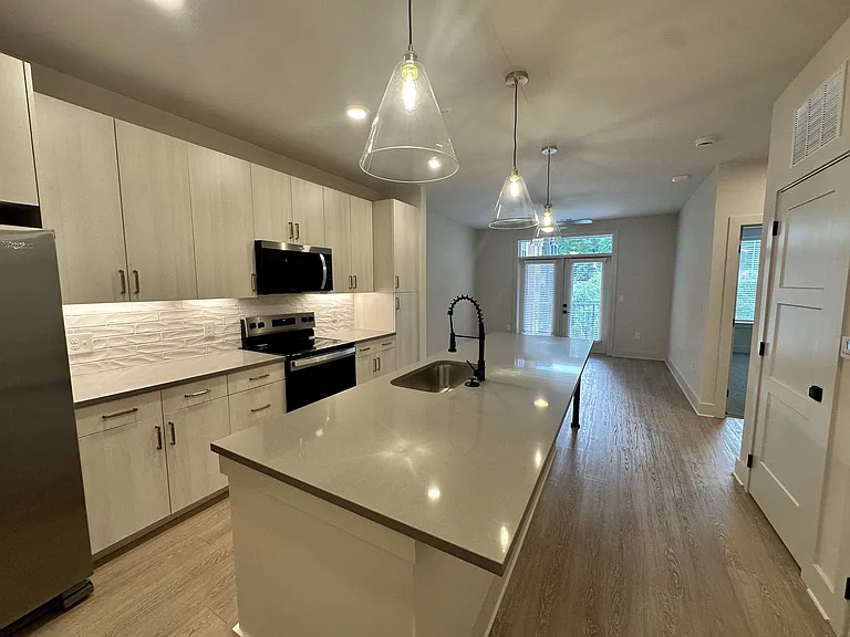 District on the Etowah Apartments — Photo 858