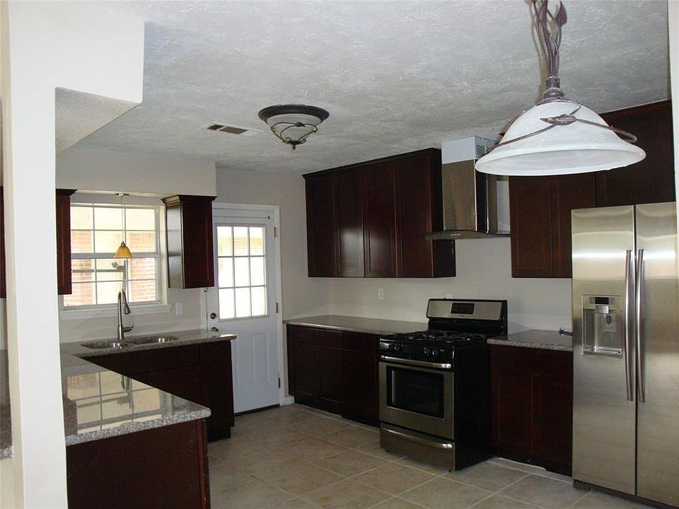 1st image of 10215 Cliffwood Dr