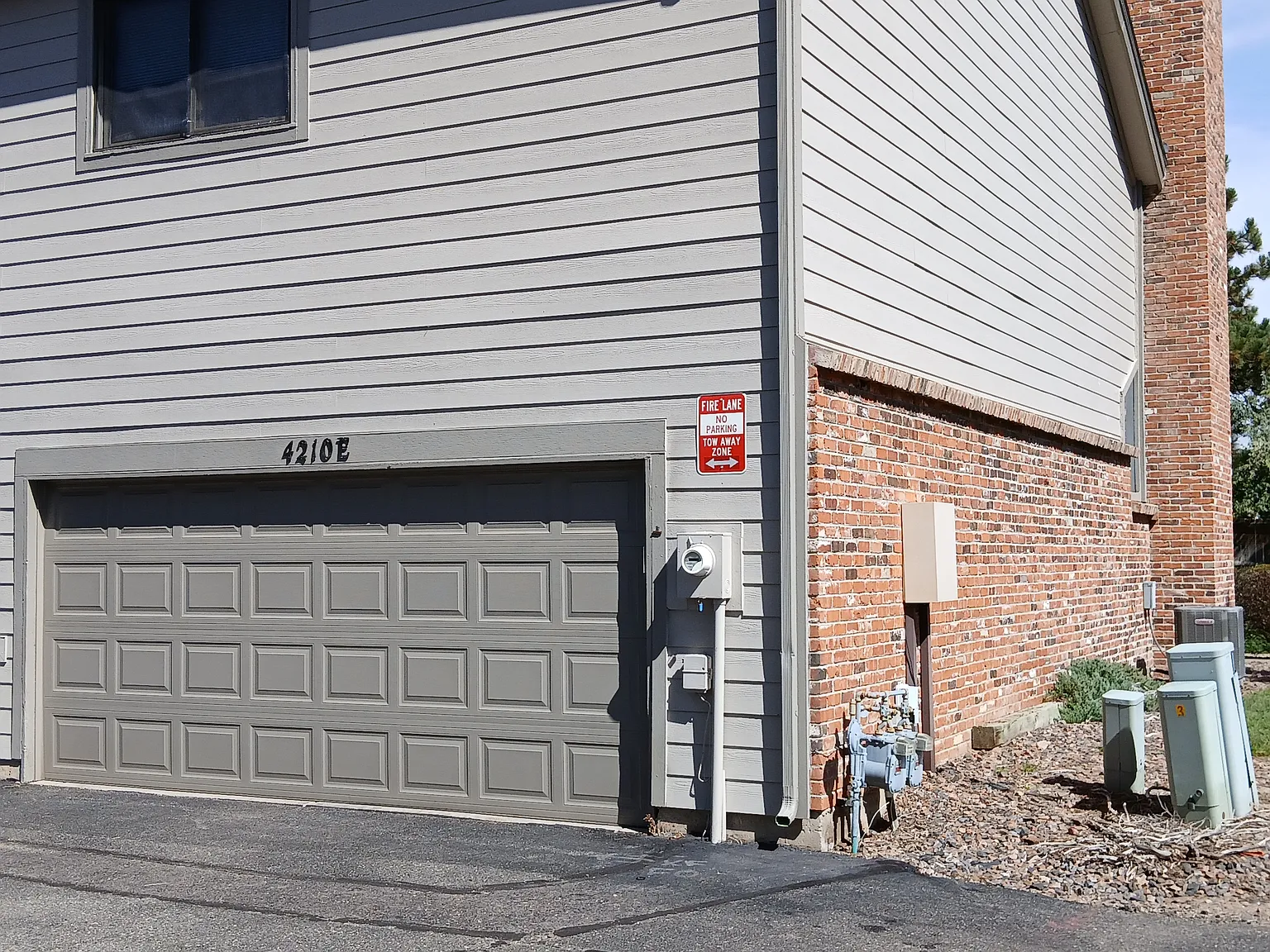 4210 S Granby Way — Photo 2