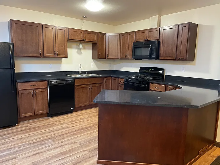 1732 N Lakeview Dr — Photo 1