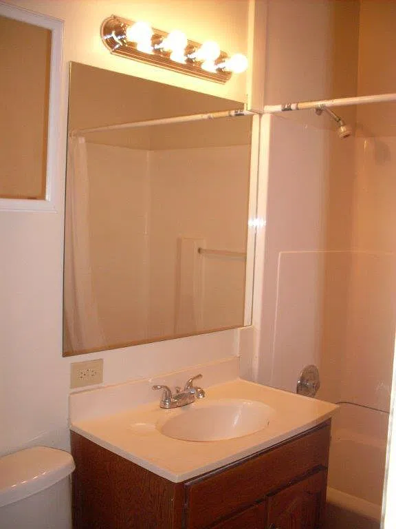 3 bed, 1000 sqft, $1,290 — Photo 3