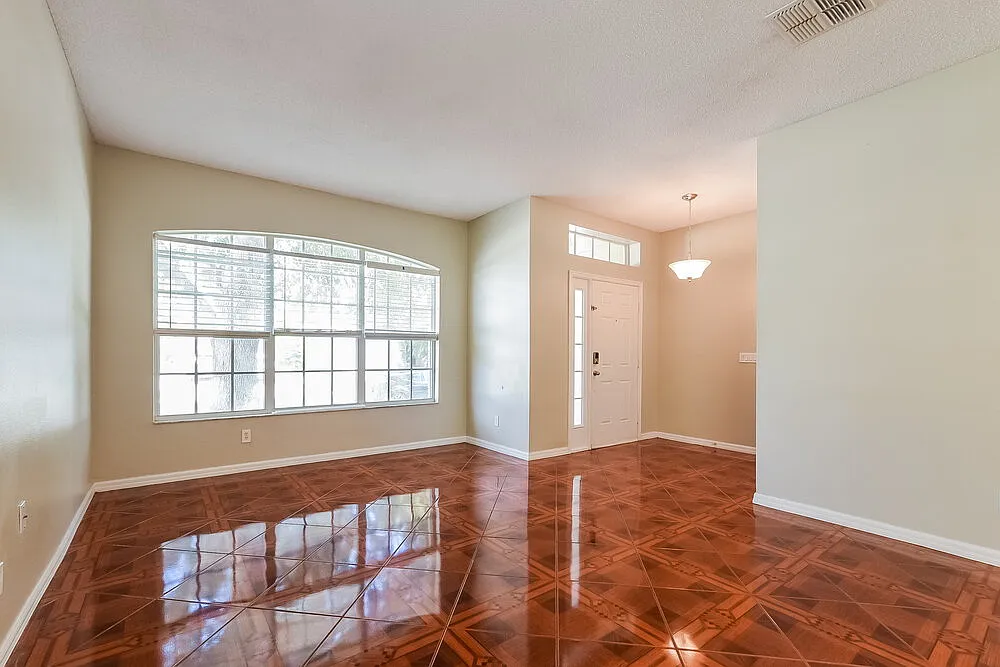 4 bed, 2.0 bath, 1974 sqft, $2,745 — Photo 3