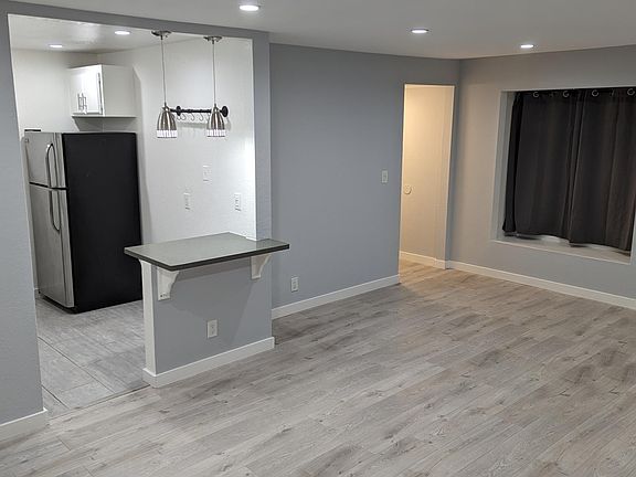 4th image of 7014 Lanewood Ave