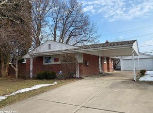 30248 Rosebriar St, Saint Clair Shores, MI 48082