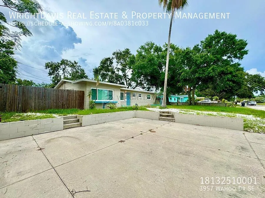 Charming 3-Bedroom, 2-Bath Home in St. Pete — Photo 2