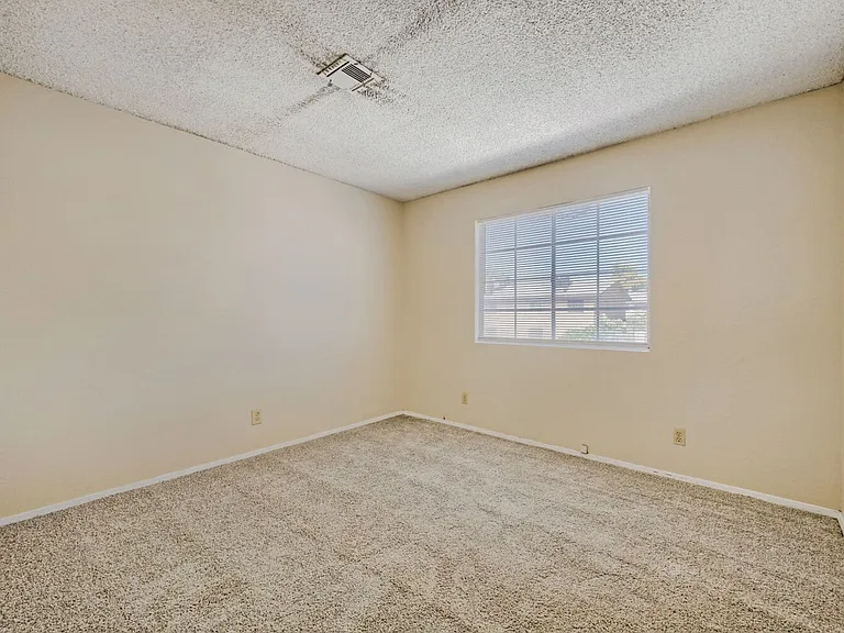 2745 Jennydiane Dr #D — Photo 11