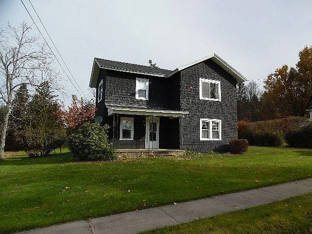 43 East Ave photo 1