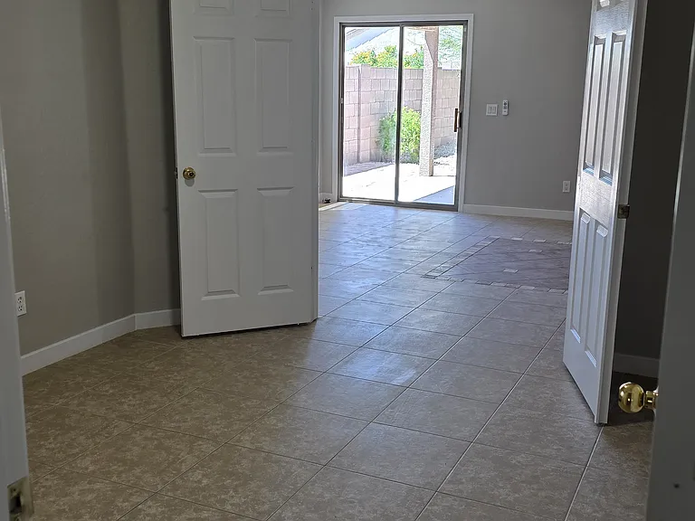 2376 W Silver Creek Ln — Photo 11