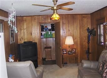 Wonderful Den ... very neat and clean