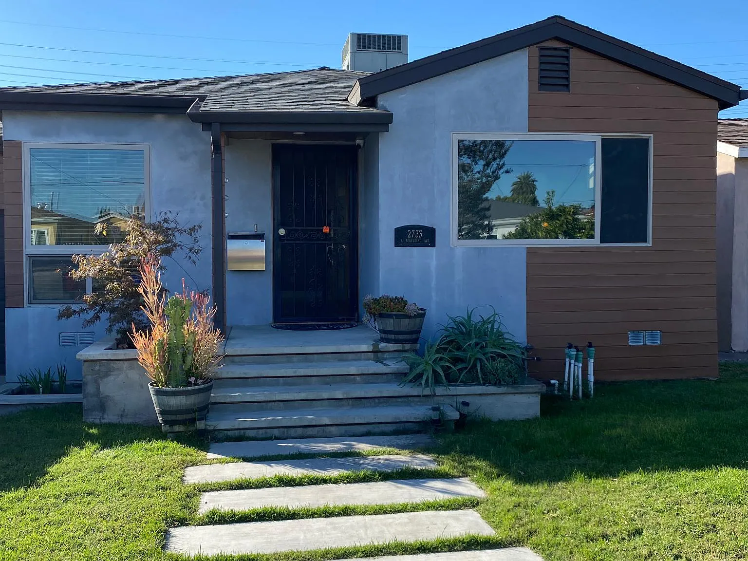 2733 S Spaulding Ave — Photo 1