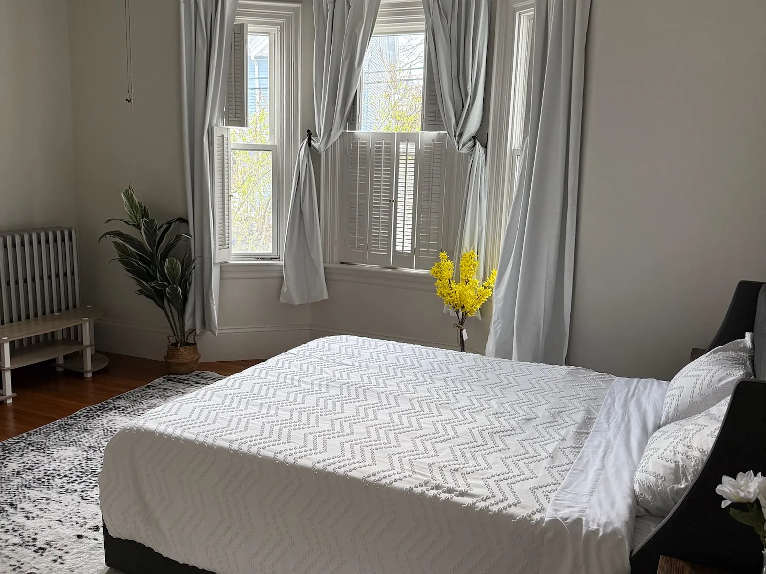 2 bed, $4,000 — Photo 2