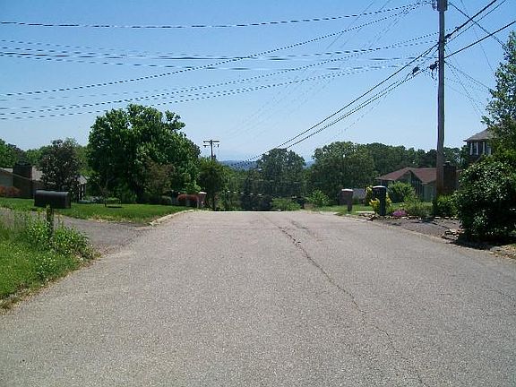 4th image of 1612 Blackwood Dr