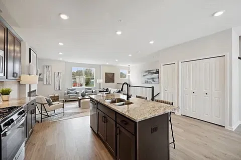 3 bed, 2091 sqft, $2,900 — Photo 2