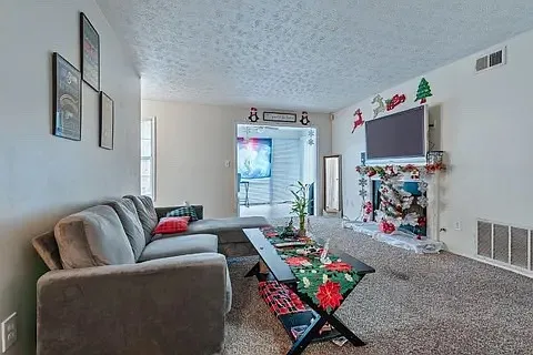 910 Augusta Dr — Photo 7