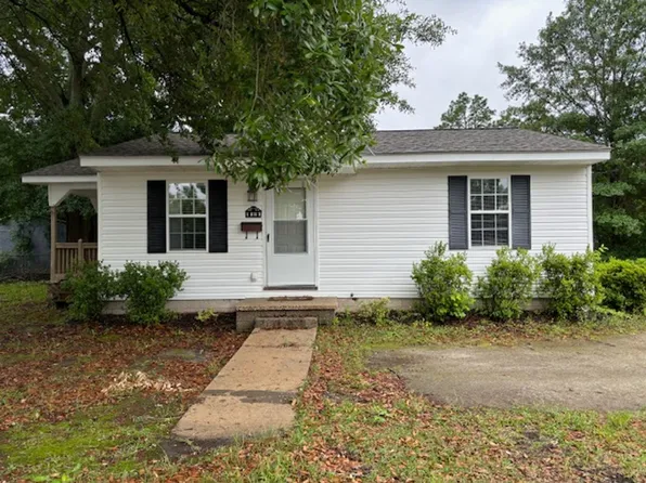 902 E 13th St, Lumberton, NC 28358