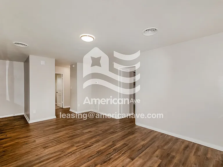 1529598_006_living_room_14168507.jpg