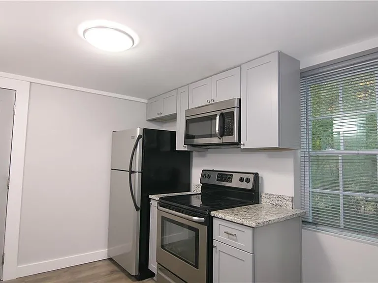 2187 Plantation Ln #B — Photo 5