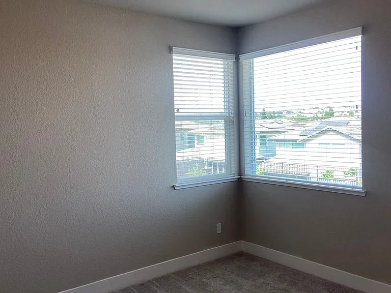 1466 Seneca Cir — Photo 17