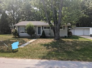 15703 Vineyard Dr, Spring Lake, MI 49456