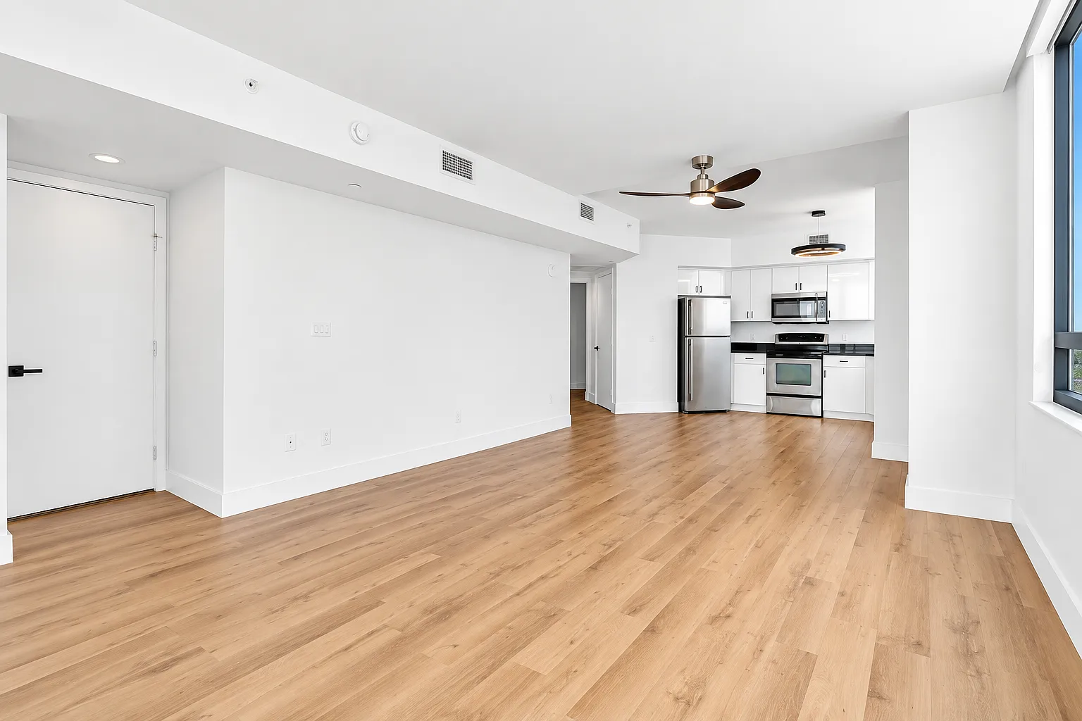 2 bed, 1269 sqft, $6,500 — Photo 2