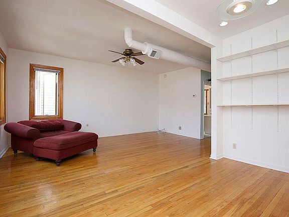 3rd image of 1535 W Barry Ave #2