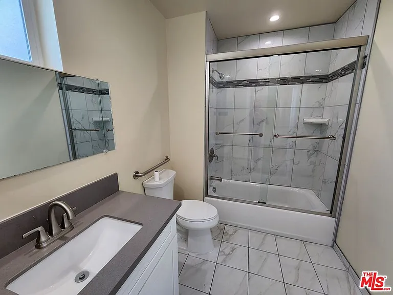 2726 S Cochran Ave #101 — Photo 18