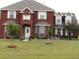 935 Country Creek Ln, Red Oak, TX 75154