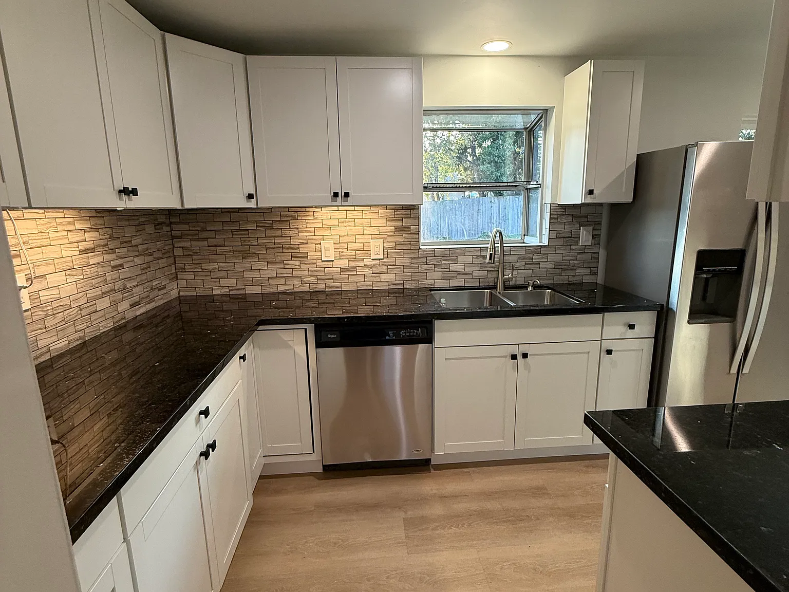 3 bed, 1036 sqft, $3,150 — Photo 3