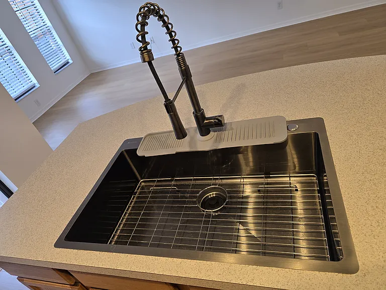 1041 Blackwater Dr — Photo 3