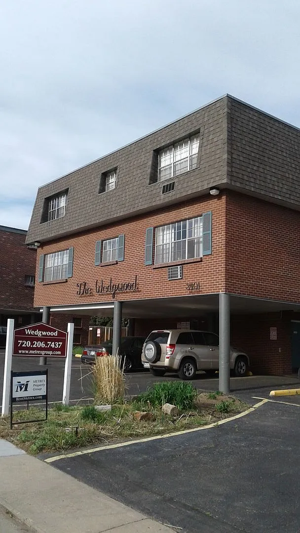 2nd Months rent is FREE, $250.00 off 1st month rent! Wedgwood Apartments — Photo 1