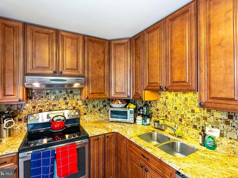 13662 Barren Springs Ct — Photo 26