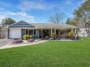 312 Terry Rd, Smithtown, NY 11787